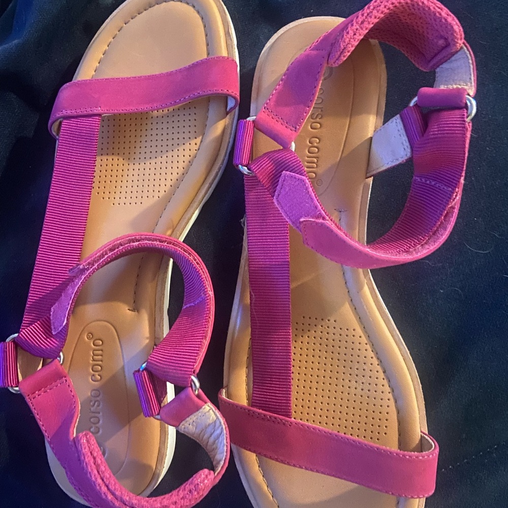 My feet are too wide. Only wore around the house a few times.